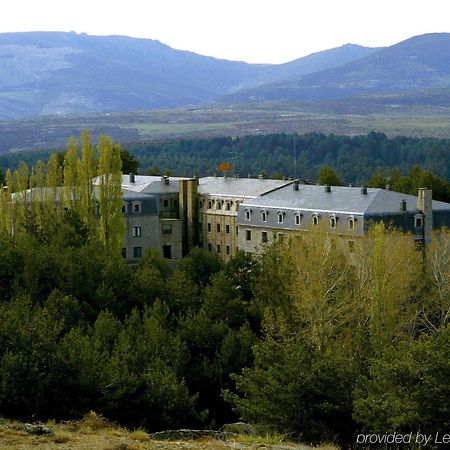 נאבארדונדה דה גרדוס Parador De Gredos מראה חיצוני תמונה