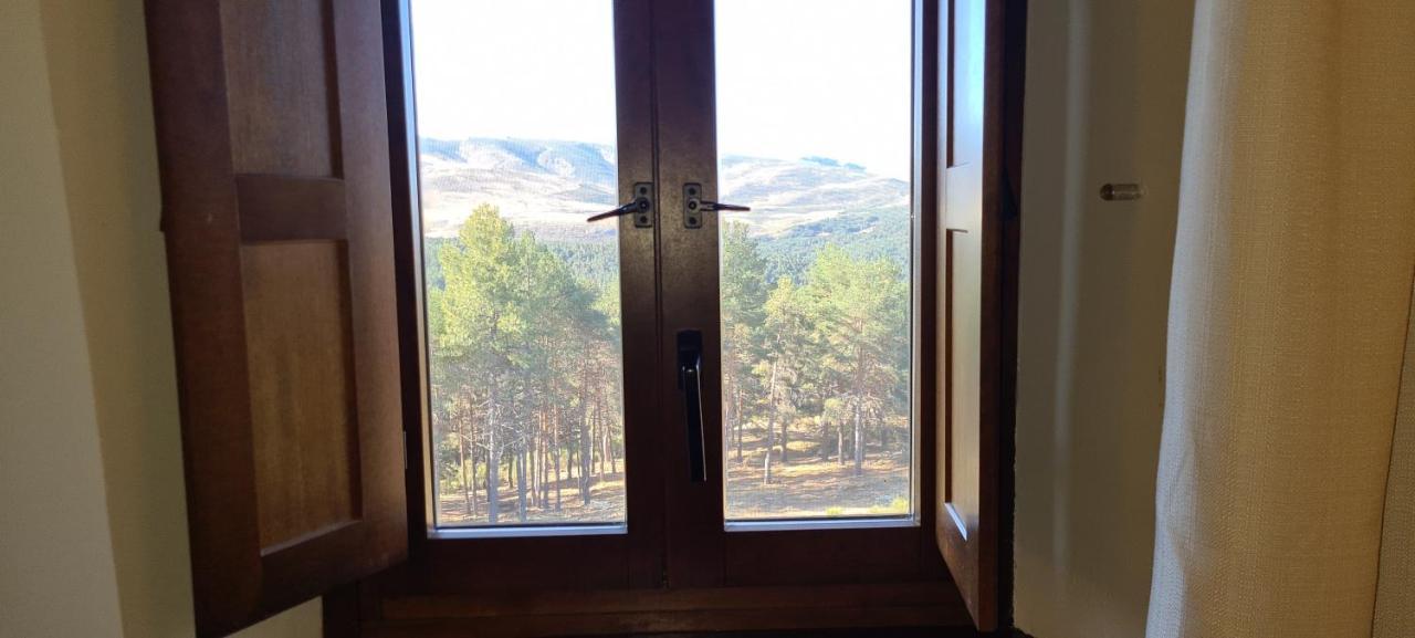 נאבארדונדה דה גרדוס Parador De Gredos מראה חיצוני תמונה