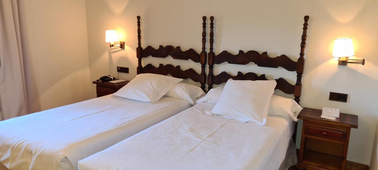 נאבארדונדה דה גרדוס Parador De Gredos מראה חיצוני תמונה