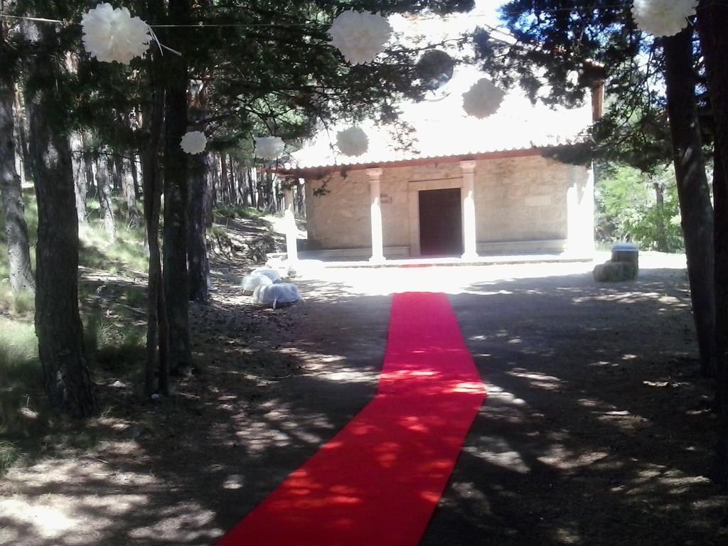 נאבארדונדה דה גרדוס Parador De Gredos מראה חיצוני תמונה