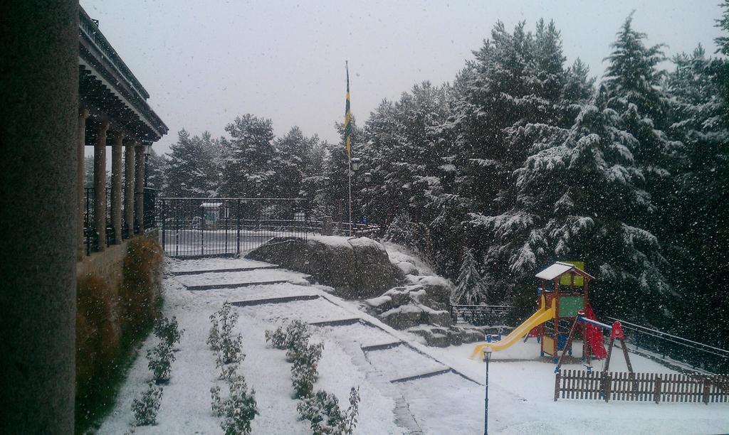 נאבארדונדה דה גרדוס Parador De Gredos מראה חיצוני תמונה