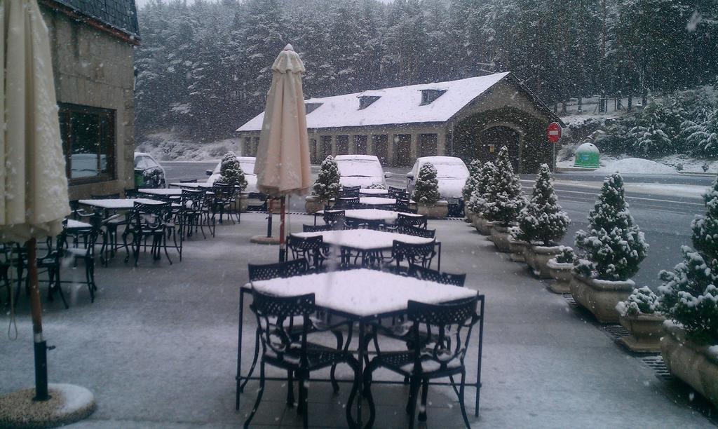 נאבארדונדה דה גרדוס Parador De Gredos מראה חיצוני תמונה