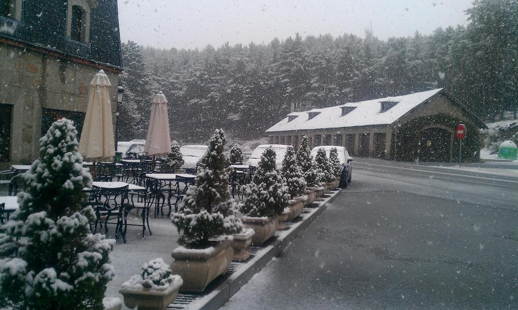 נאבארדונדה דה גרדוס Parador De Gredos מראה חיצוני תמונה