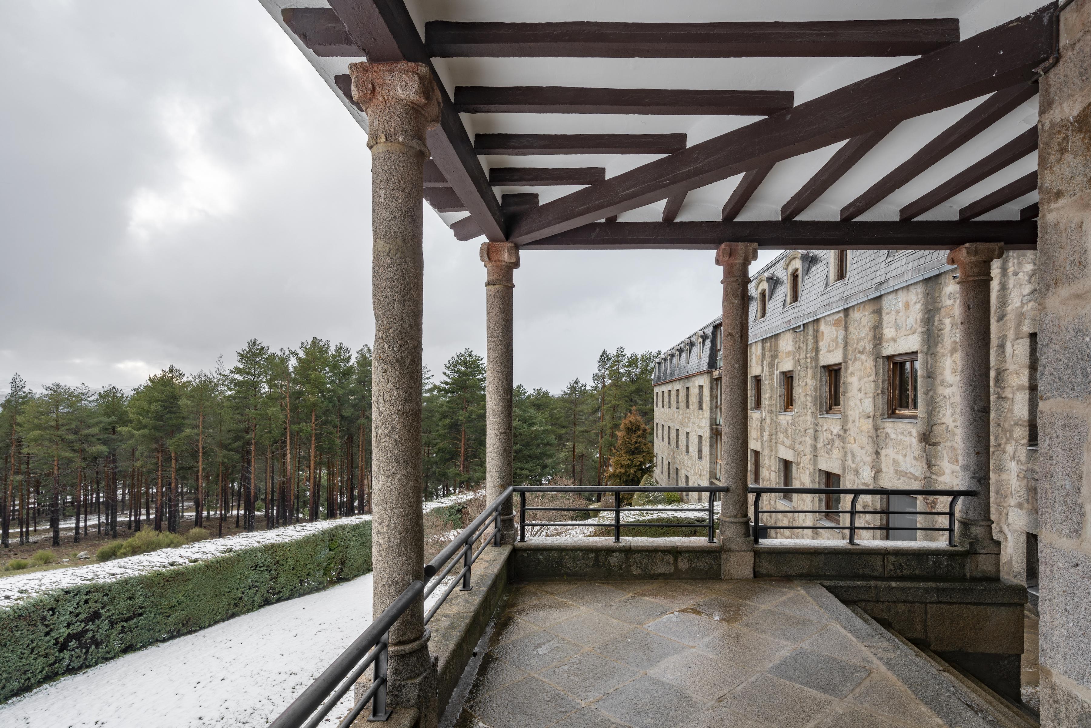 נאבארדונדה דה גרדוס Parador De Gredos מראה חיצוני תמונה