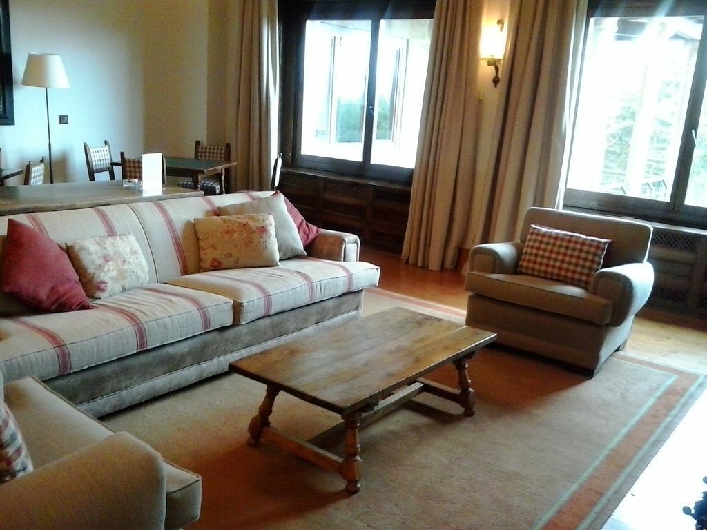 נאבארדונדה דה גרדוס Parador De Gredos מראה חיצוני תמונה