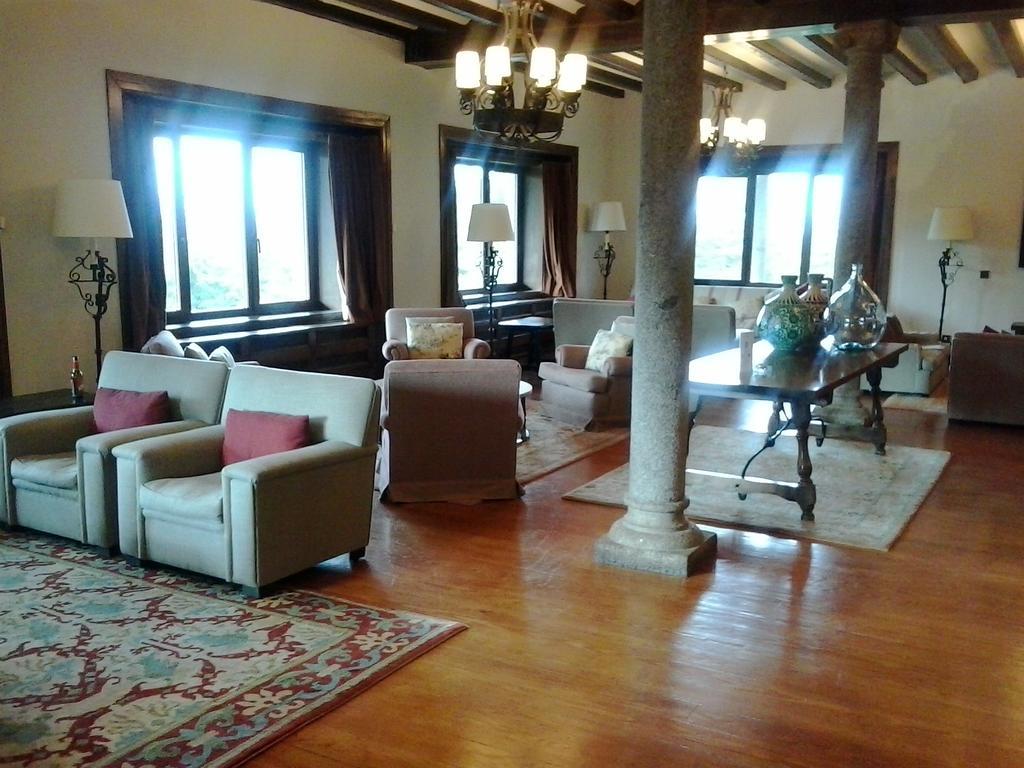 נאבארדונדה דה גרדוס Parador De Gredos מראה חיצוני תמונה