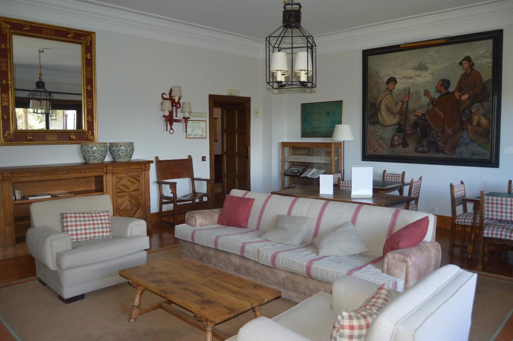 נאבארדונדה דה גרדוס Parador De Gredos מראה חיצוני תמונה