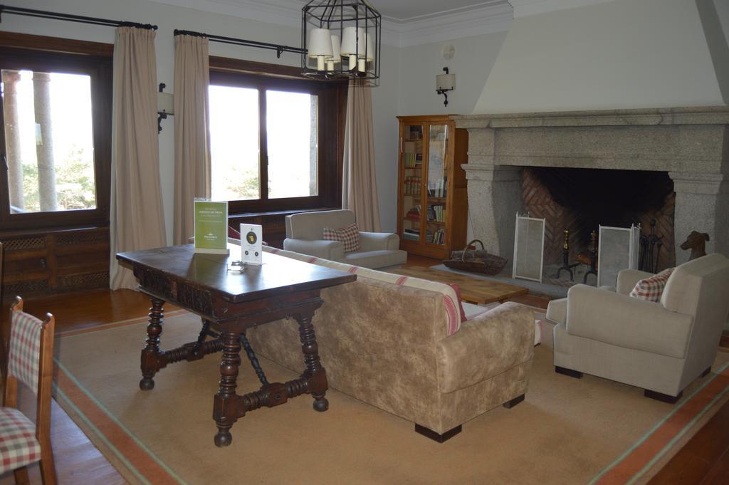 נאבארדונדה דה גרדוס Parador De Gredos מראה חיצוני תמונה
