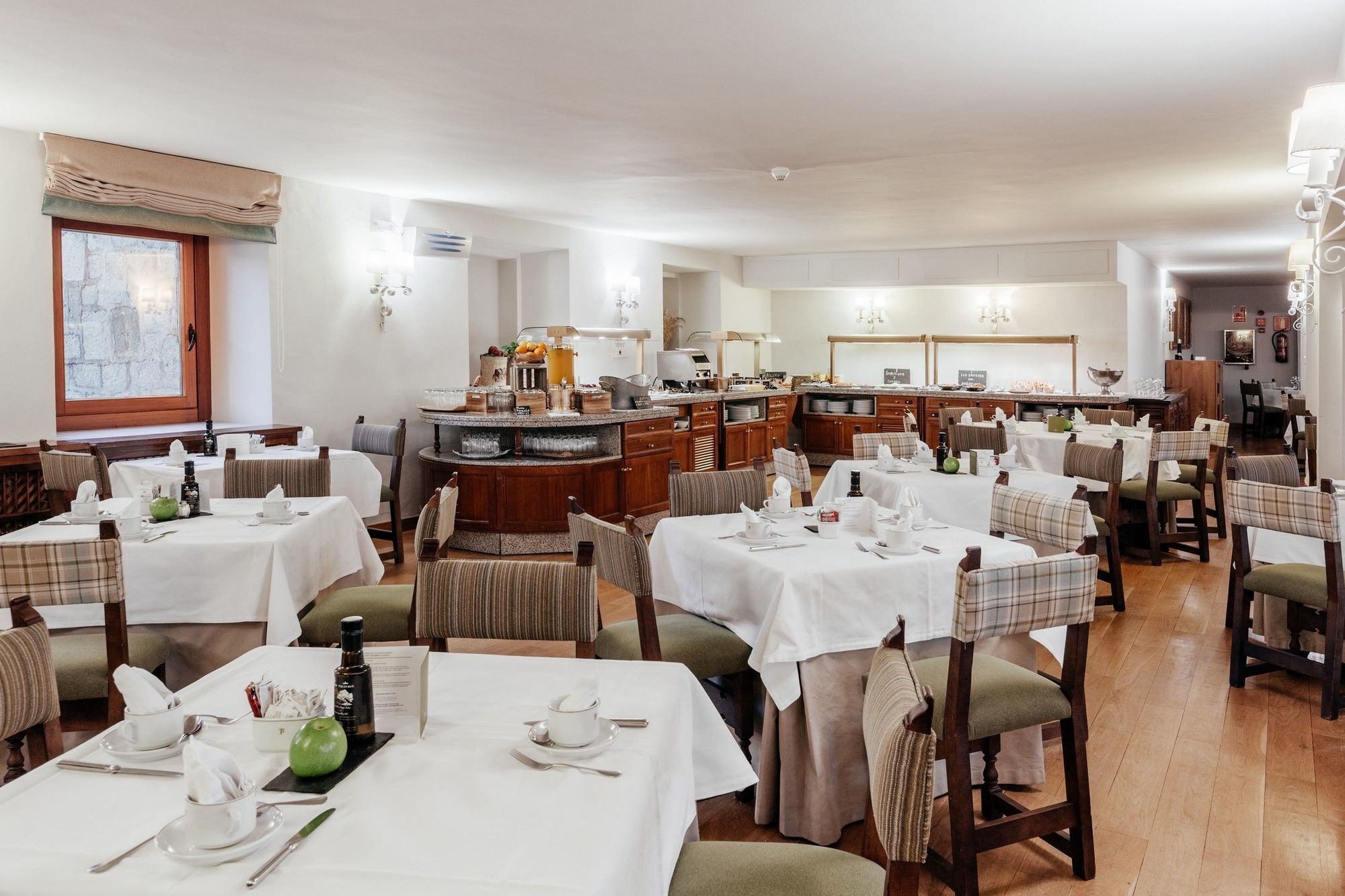 נאבארדונדה דה גרדוס Parador De Gredos מראה חיצוני תמונה