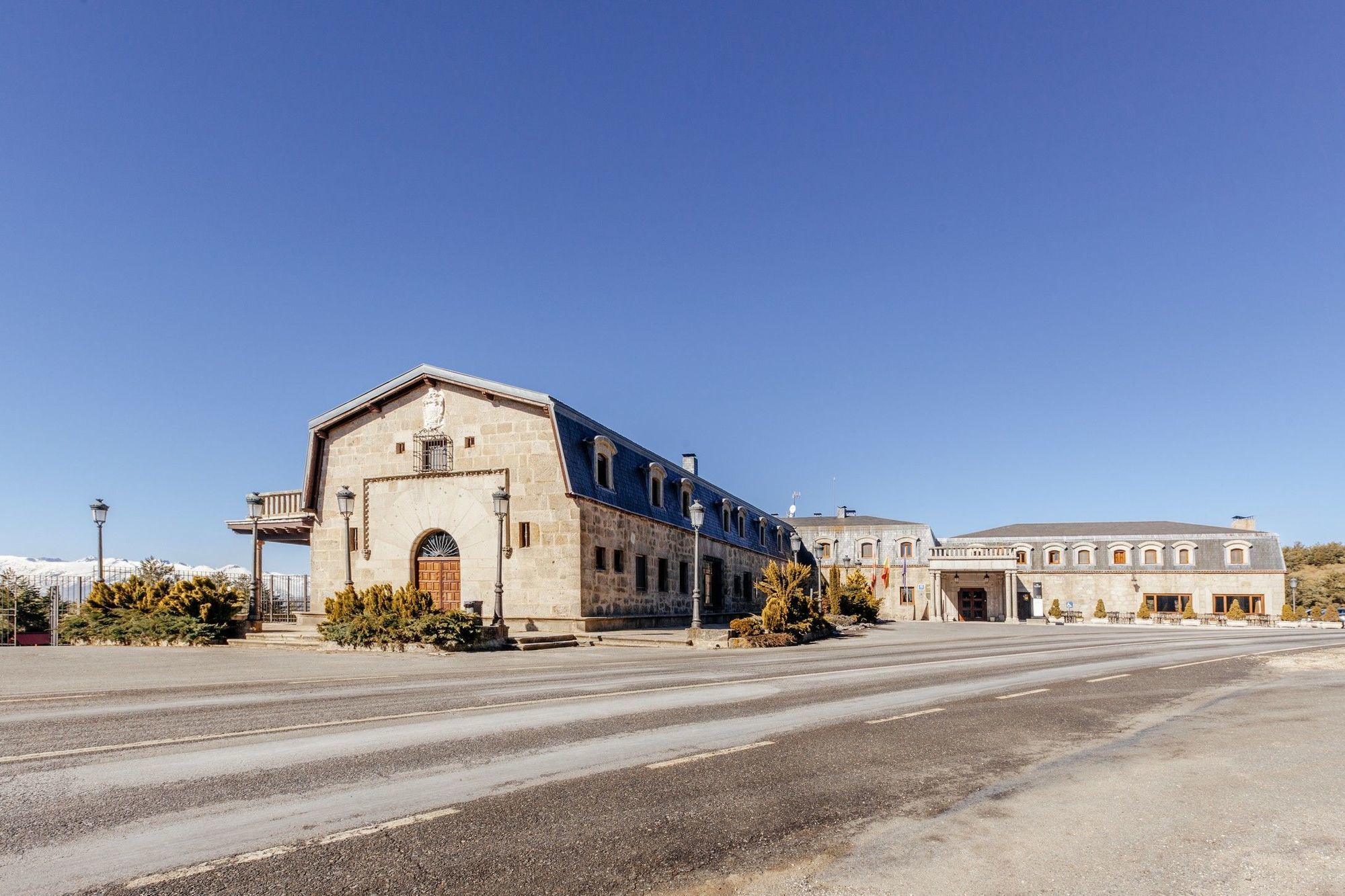 נאבארדונדה דה גרדוס Parador De Gredos מראה חיצוני תמונה